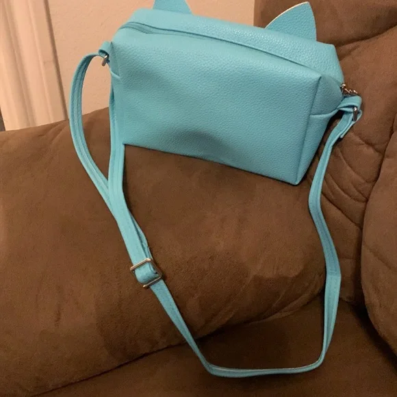 Talking blue pet cat purse she purrs and opens and closes her eyes - Picture 2 of 6